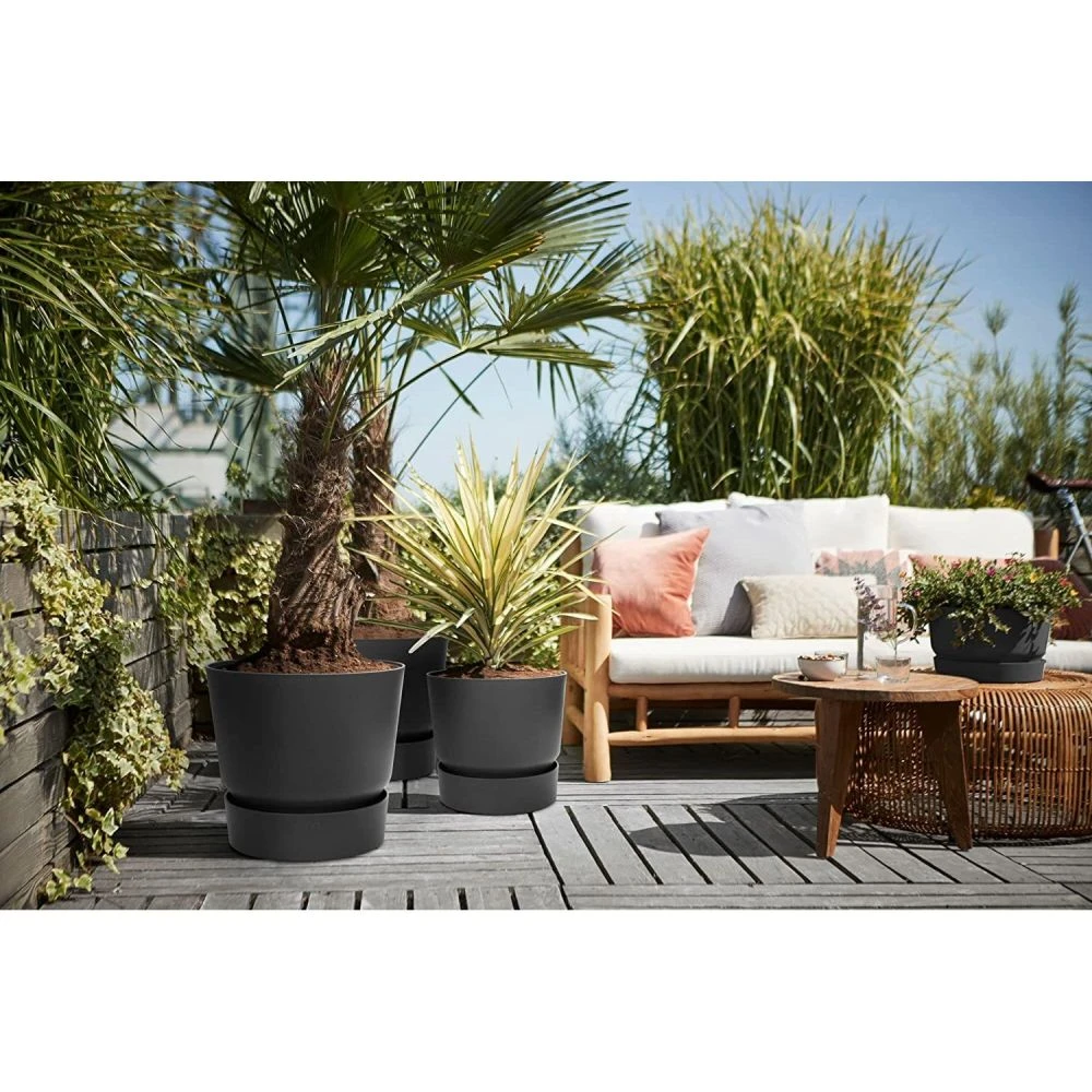 Elho 25cm Living Black Greenville Round Planter 6 Elho 25cm Living Black Greenville Round Planter - Image 4